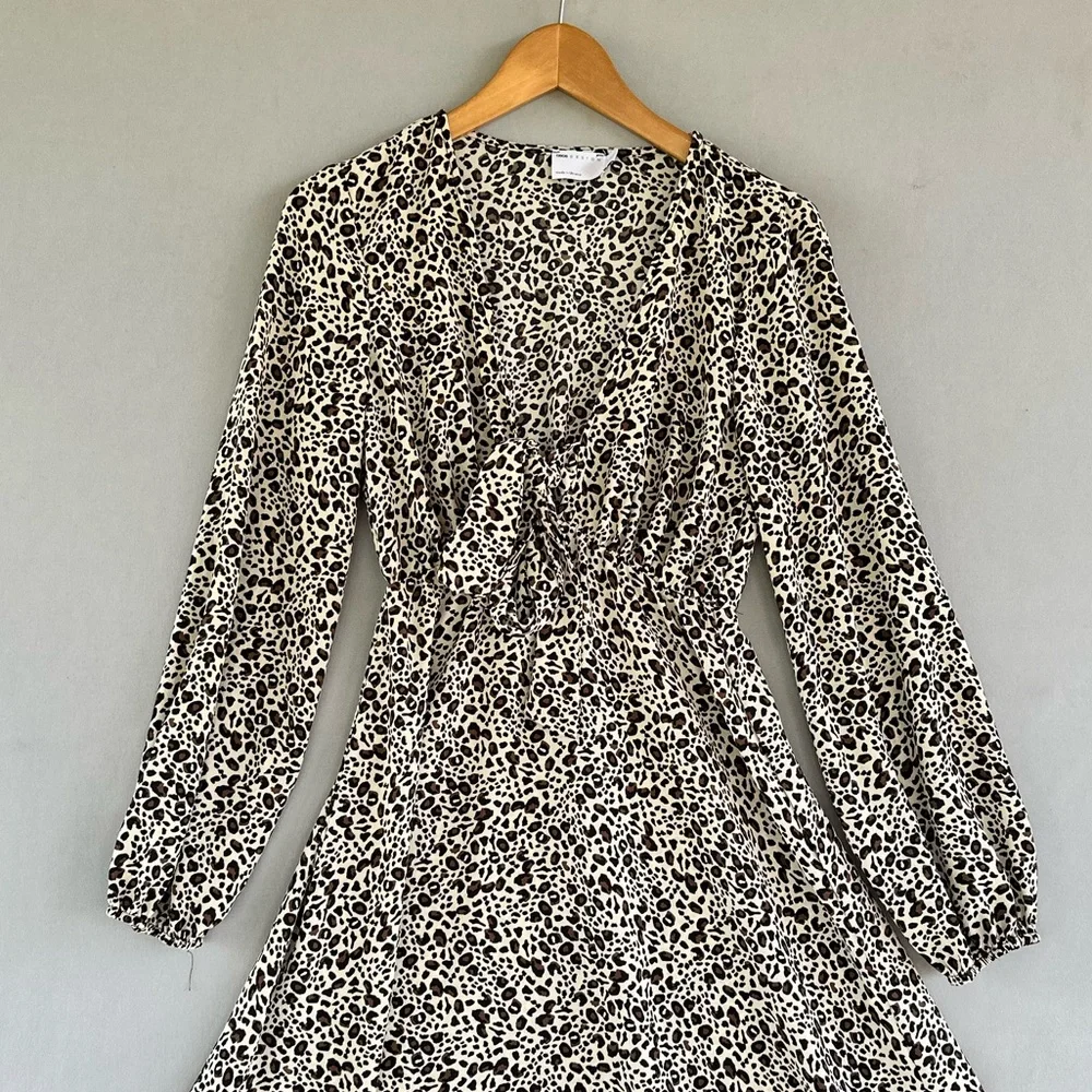 🎉5 for $45🎉 Asos dress size 4 - Picture 2 of 11